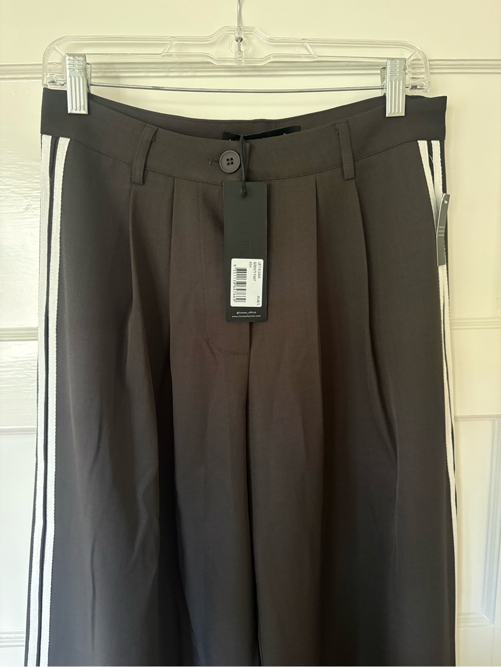 Lioness NWT size small, Wide-Leg Pants with White Side Stripes in Ash - Picture 7 of 13